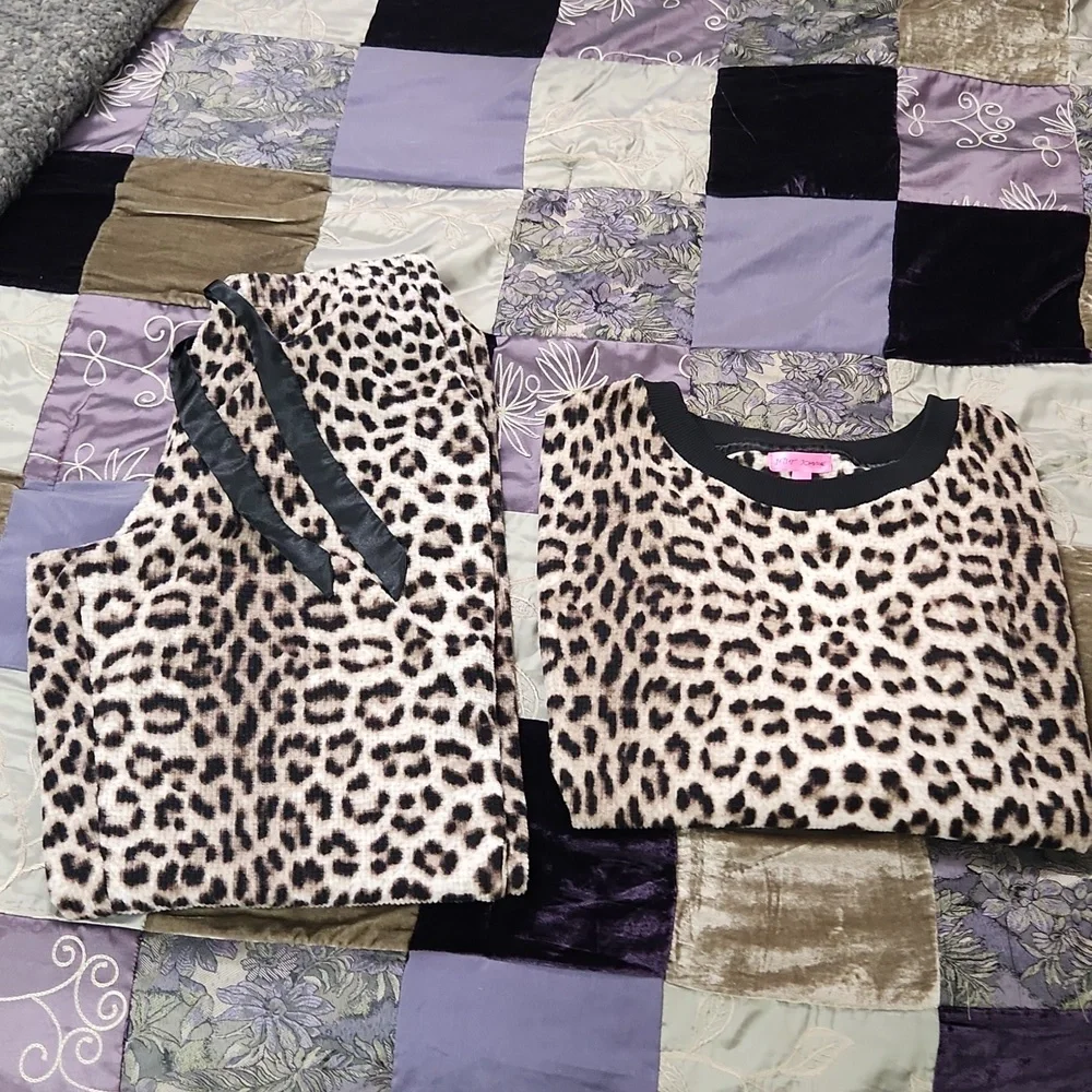 Betsey Johnson Pajama Set - Picture 1 of 11